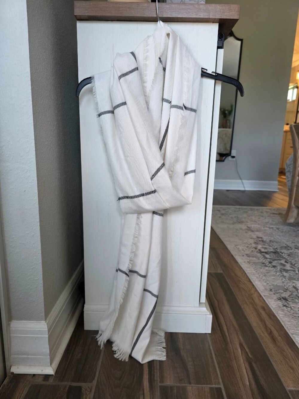 Express White & Black Windowpane Scarf - Picture 4 of 13